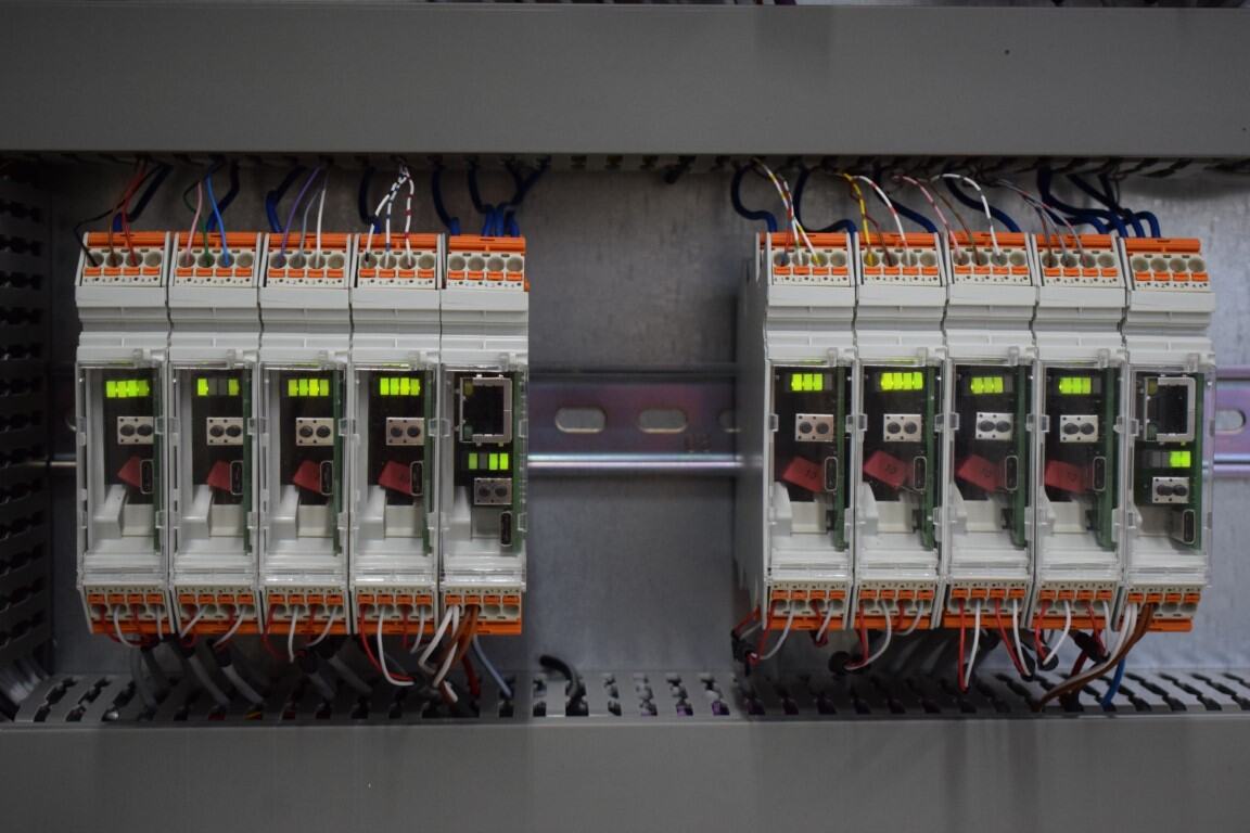 Auswerteelektronik im Schaltschrank